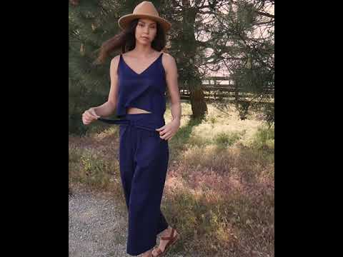 
            
                Load and play video in Gallery viewer, Phalla Wide Leg Cropped Tencel Pants Navy
            
        
